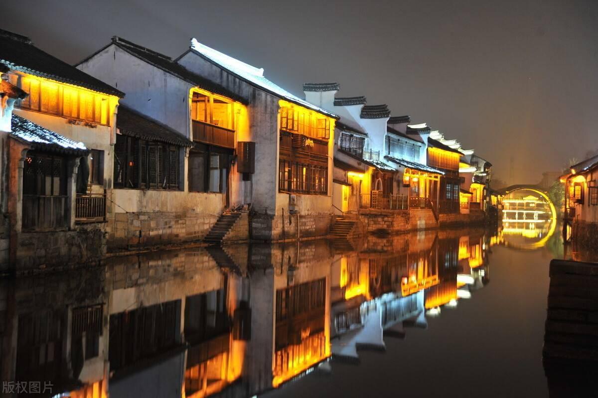 逃离阴暗的房屋
